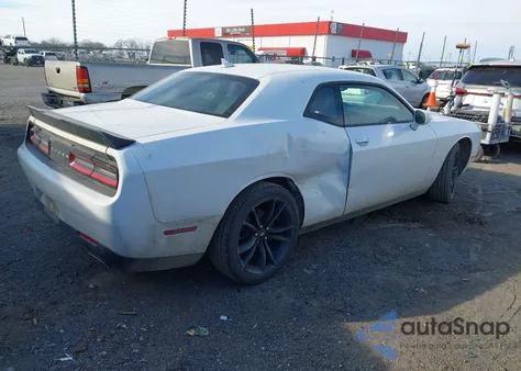 2018 Dodge Challenger Sxt Plus z USA, uszkodzony, nr VIN 2C3CDZAGXJH333048